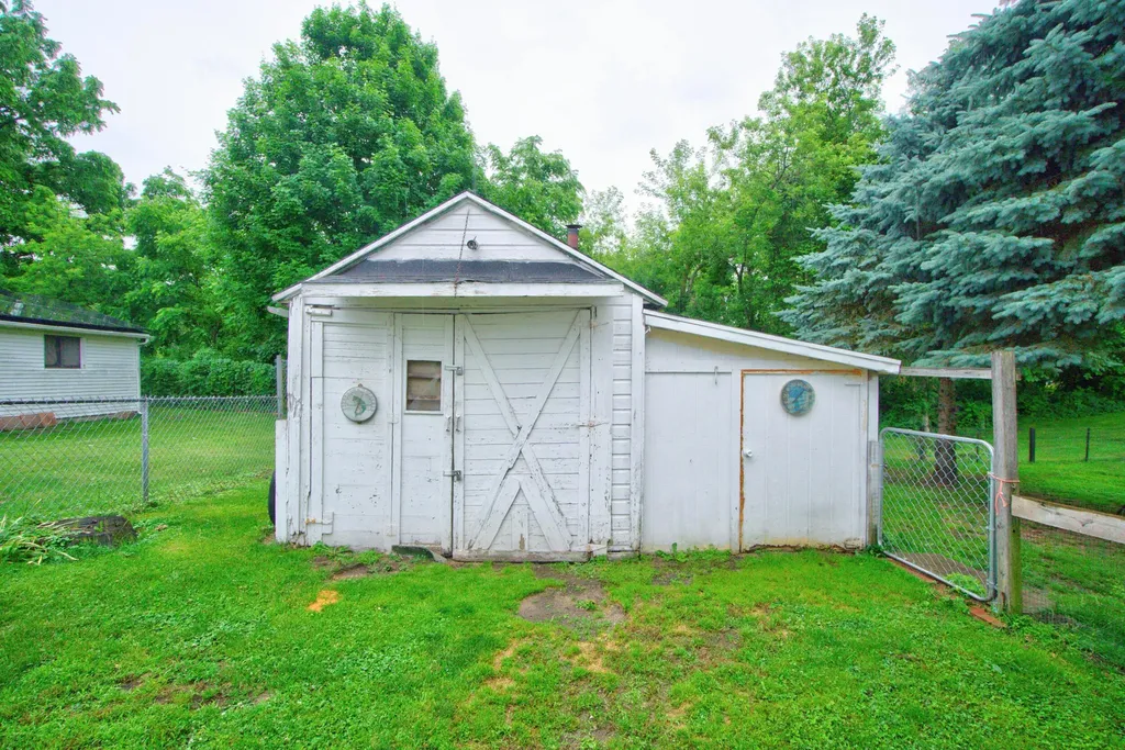 663 Oakhill Avenue Jackson City MI 49201