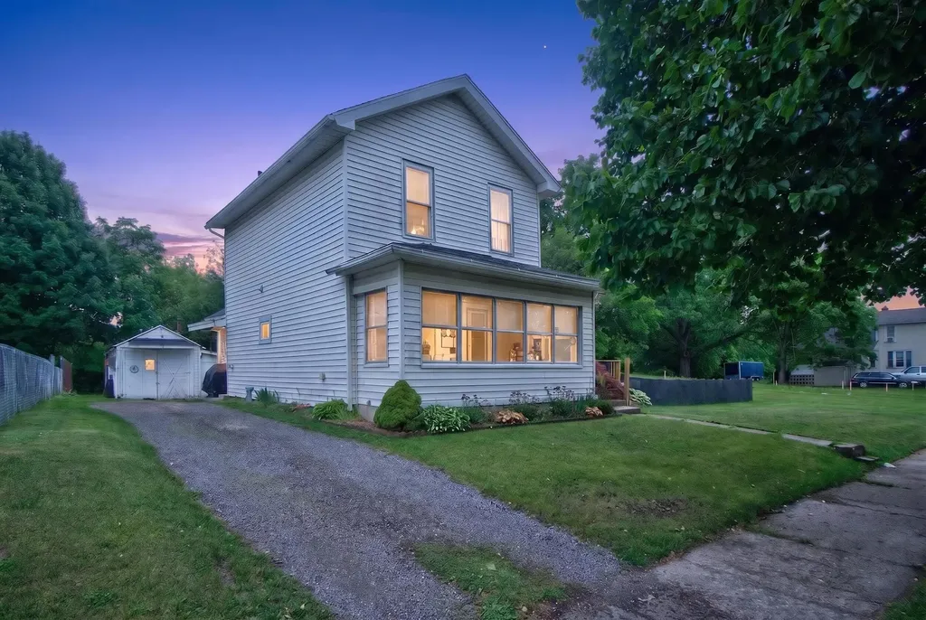 663 Oakhill Avenue Jackson City MI 49201