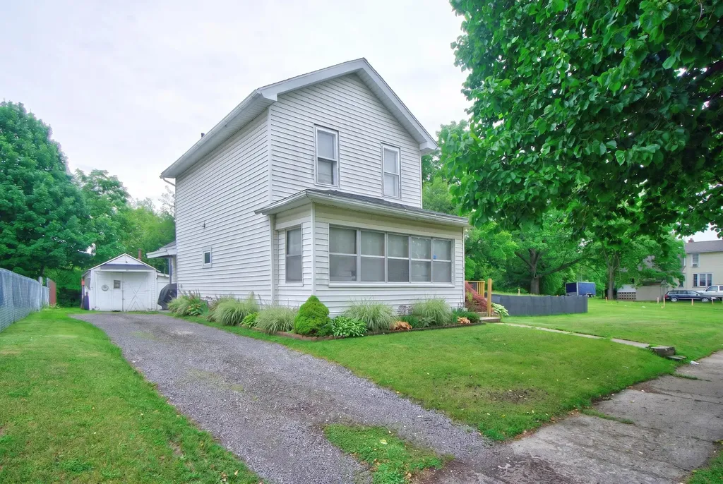 663 Oakhill Avenue Jackson City MI 49201