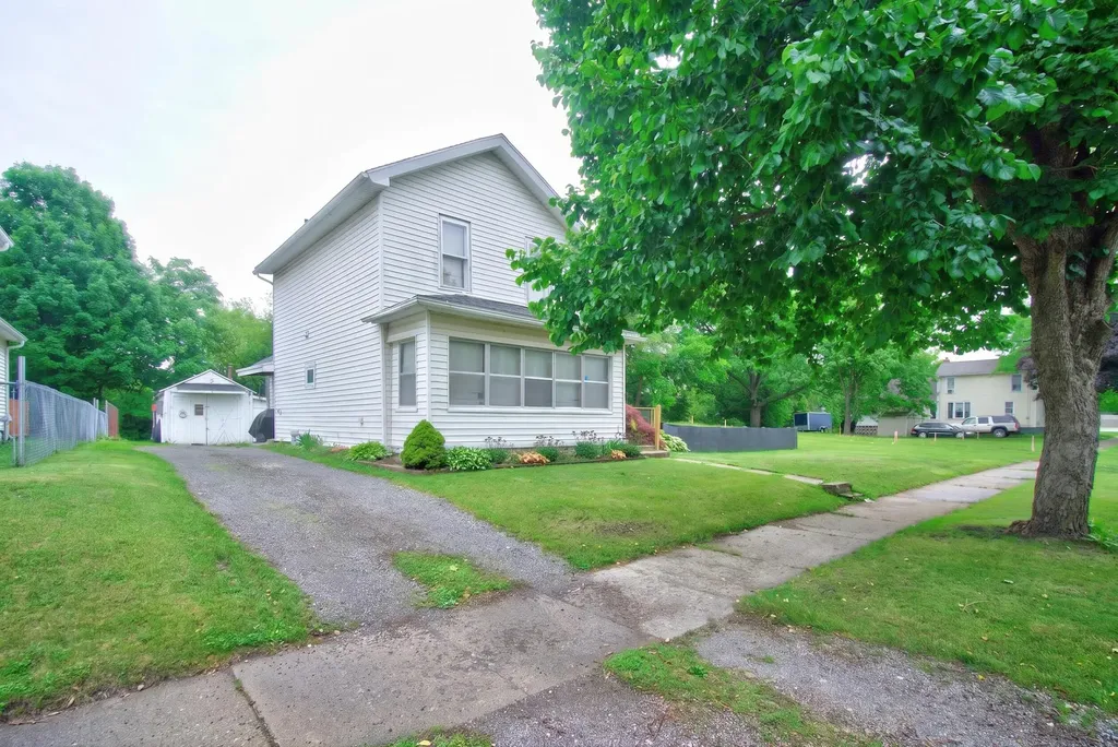 663 Oakhill Avenue Jackson City MI 49201