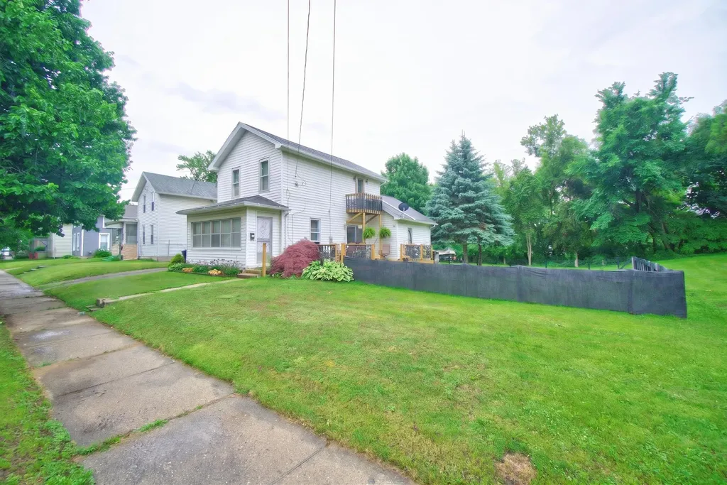 663 Oakhill Avenue Jackson City MI 49201
