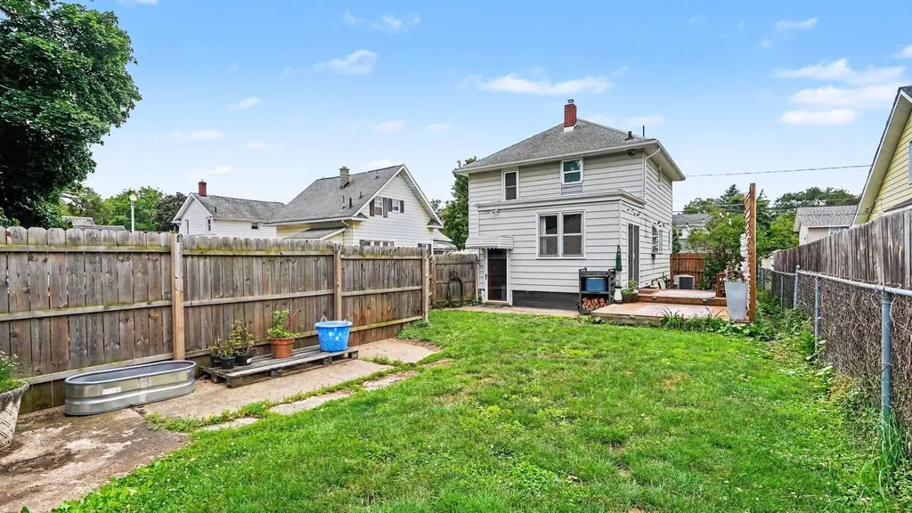 605 N Pleasant Street Jackson City MI 49202