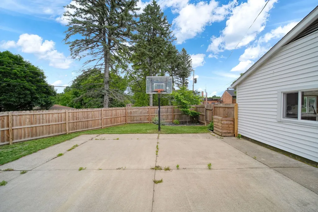 800 Hazelwood Boulevard Summit Township MI 49203