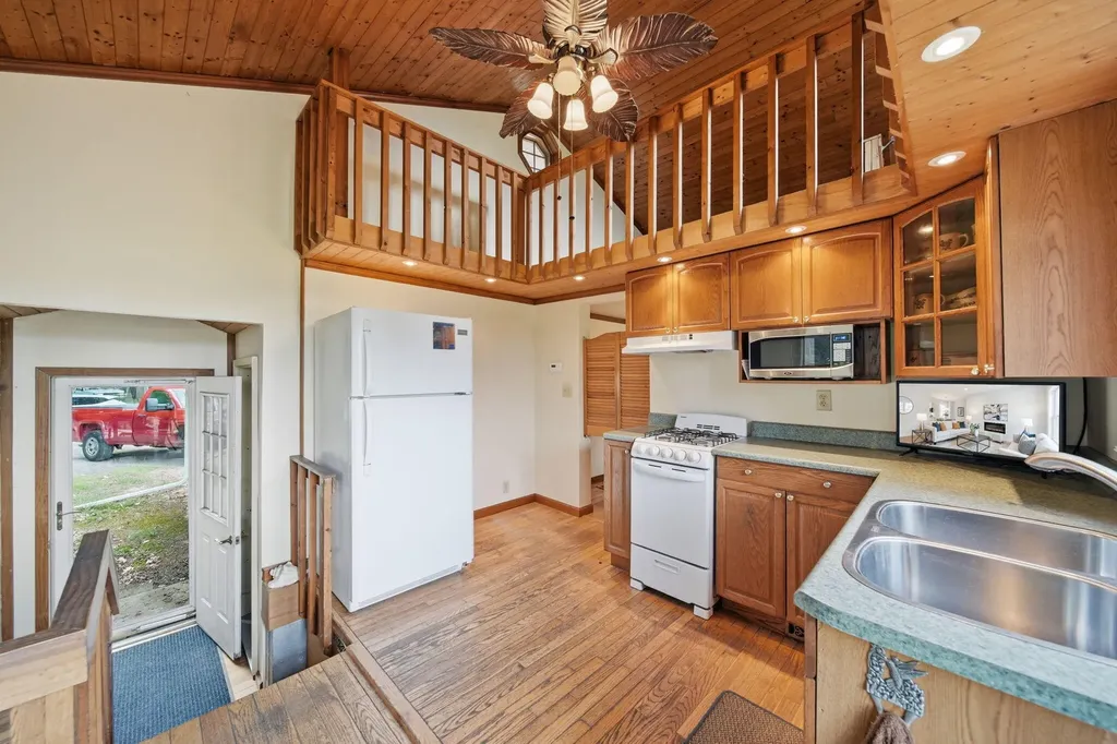 303 Cranberry Lake Road Napoleon Township MI 49201