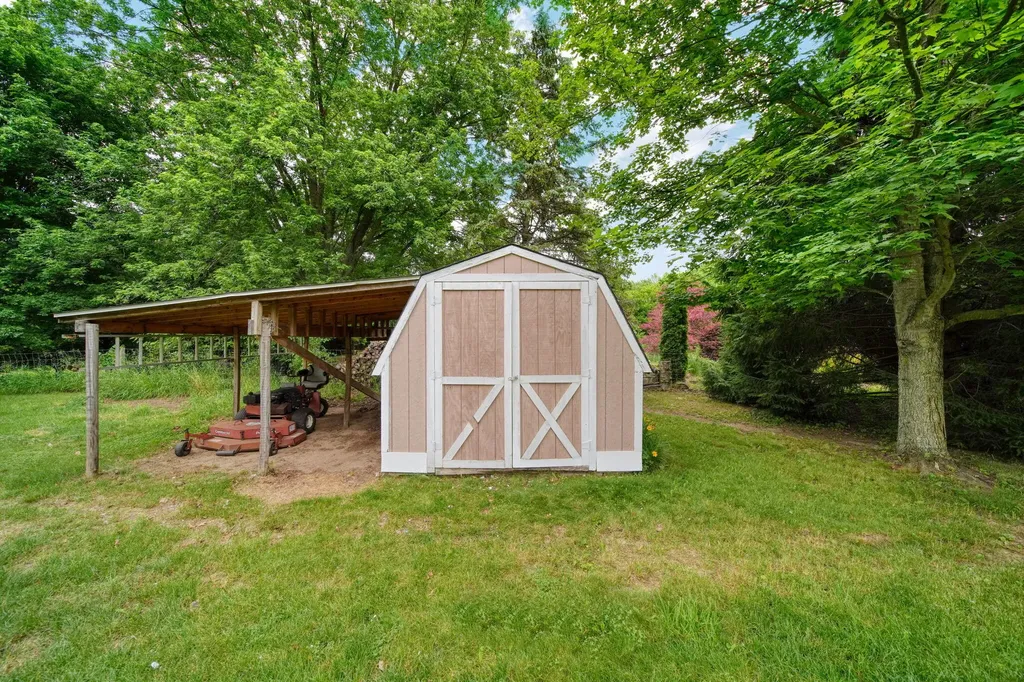 14018 E Austin Road Manchester Township MI 48158