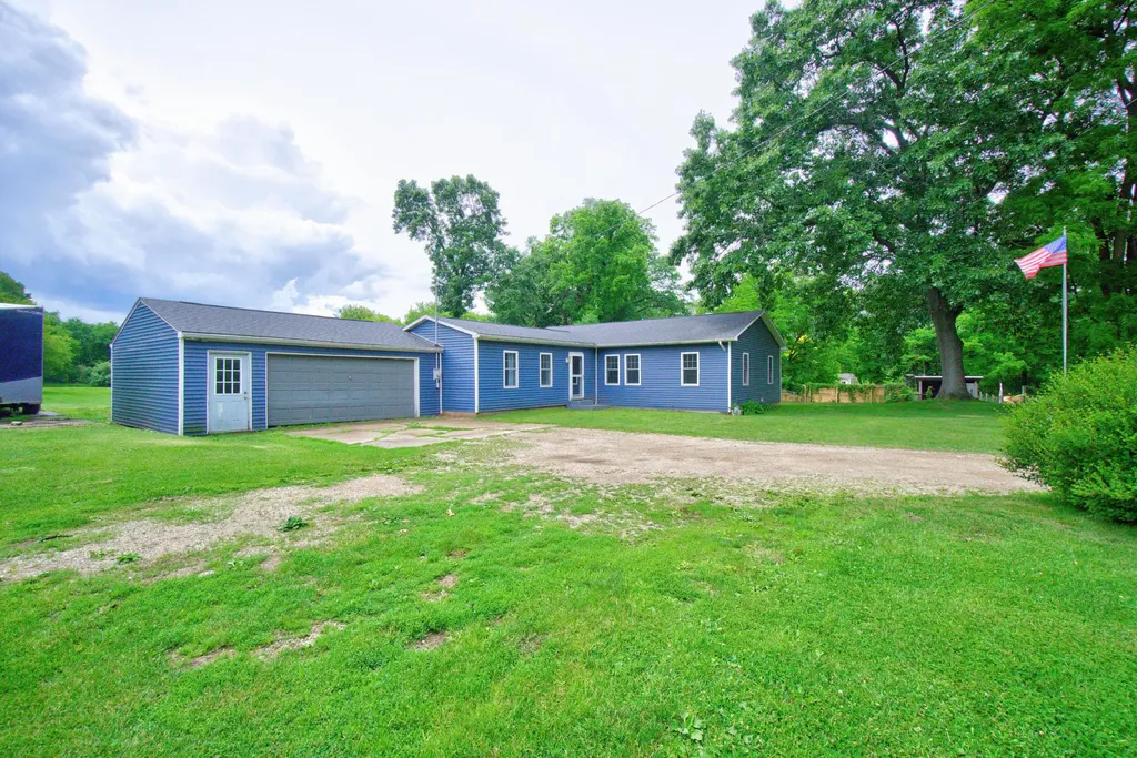 8959 Gordon Road Tompkins Township MI 49269