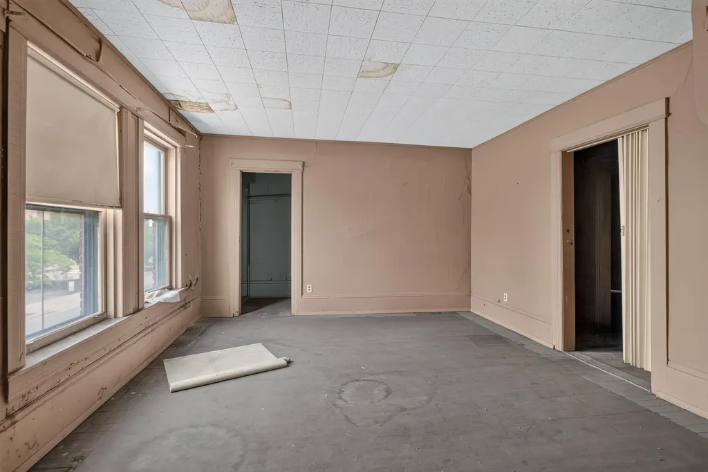 109 E Cortland Street Jackson City MI 49201