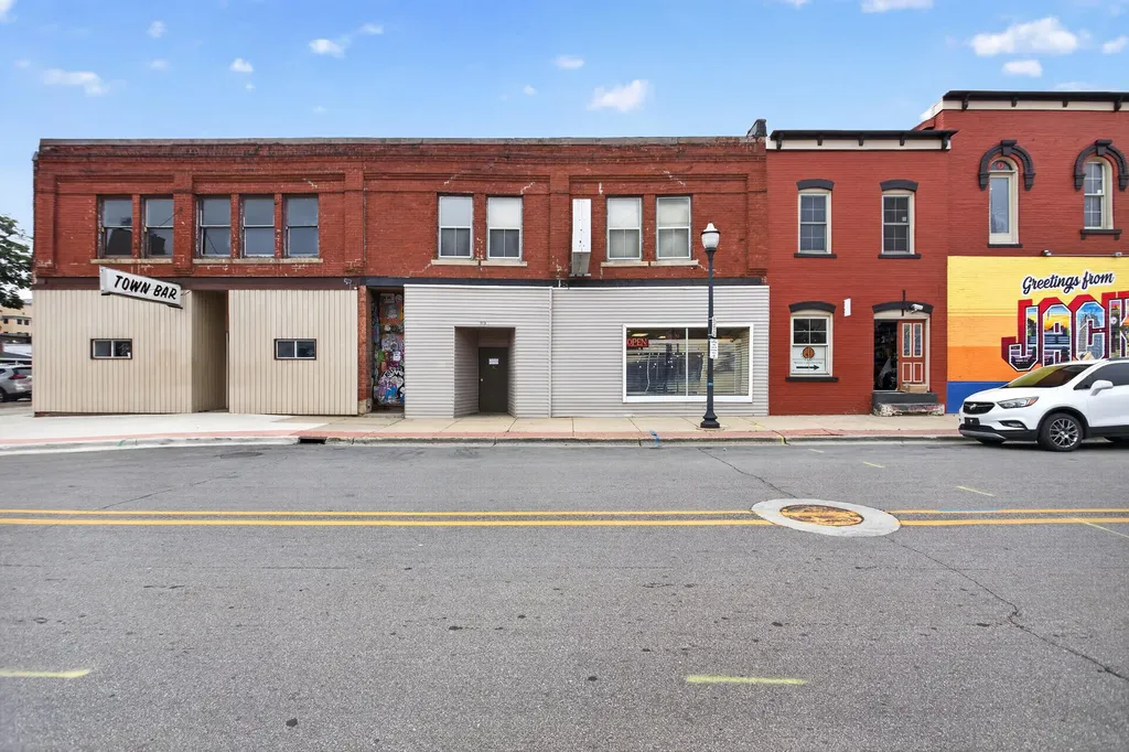 109 E Cortland Street Jackson City MI 49201