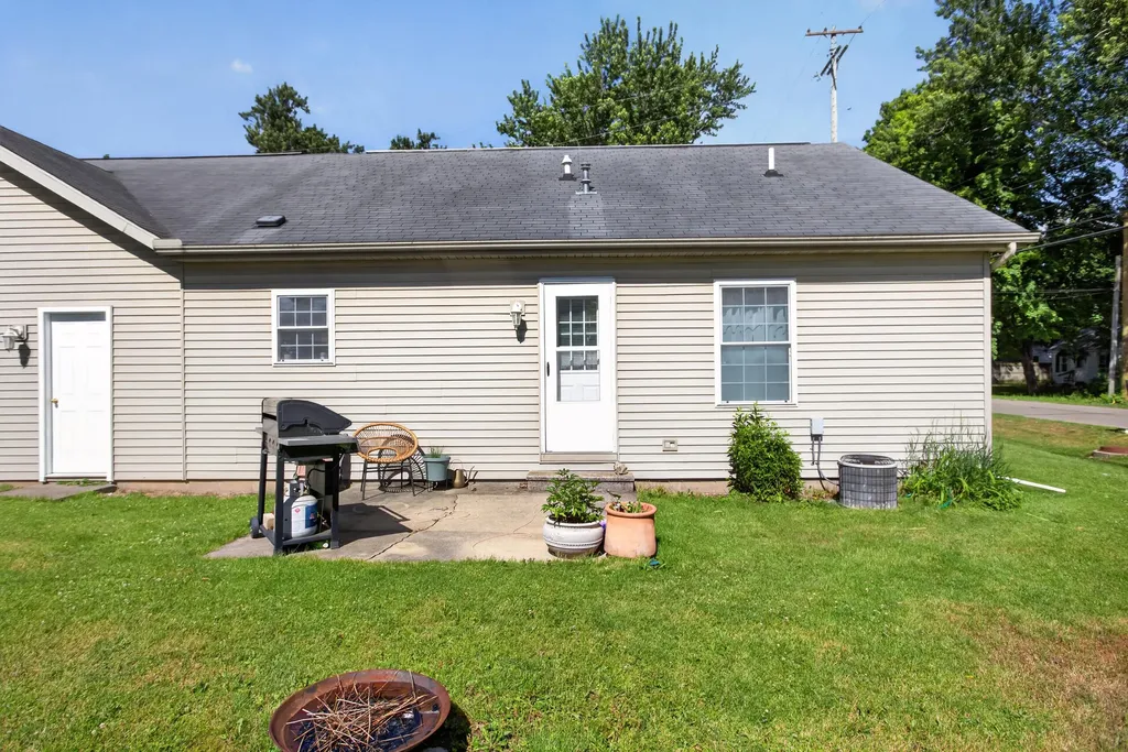 513 19th Street Summit Township MI 49203