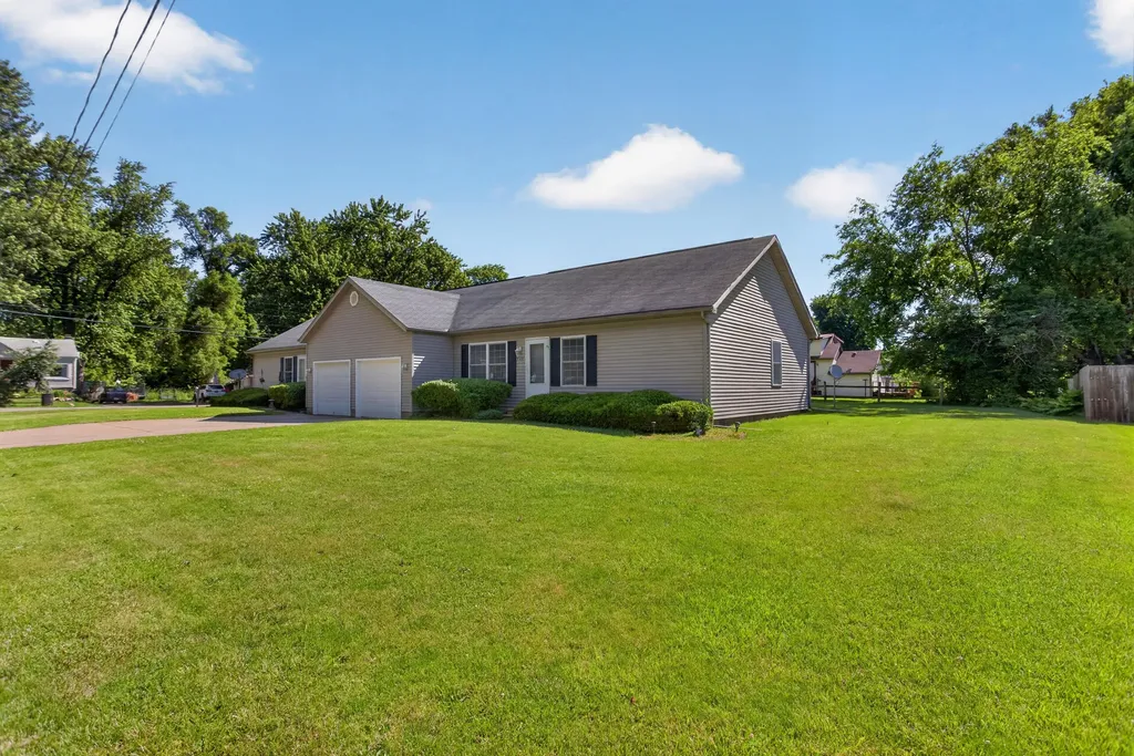 513 19th Street Summit Township MI 49203