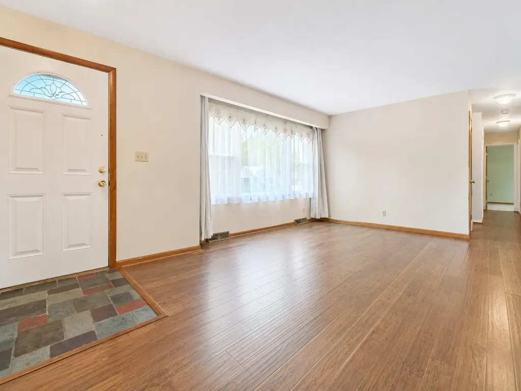826 E Vernon Street Unknown City MI 48158