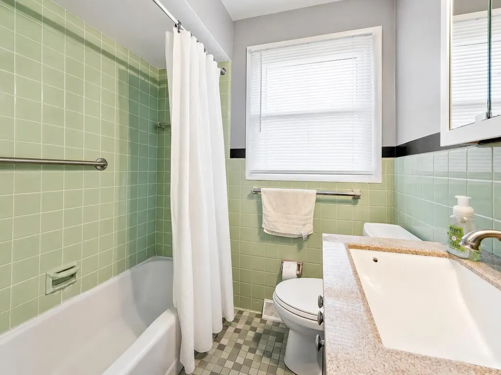 826 E Vernon Street Unknown City MI 48158
