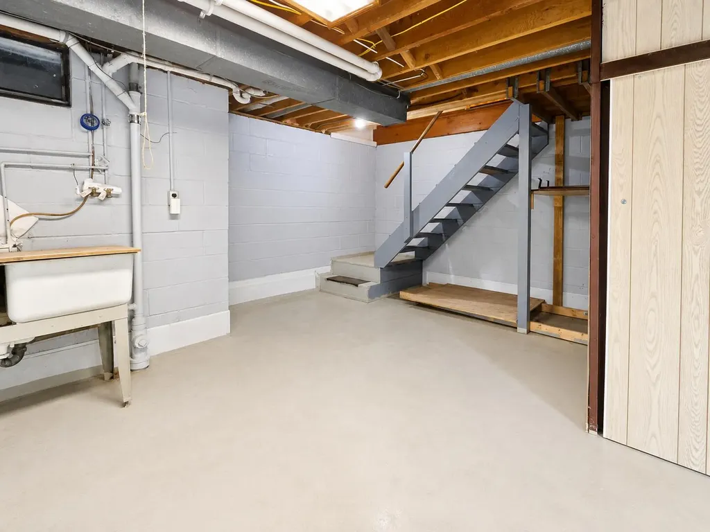 826 E Vernon Street Unknown City MI 48158