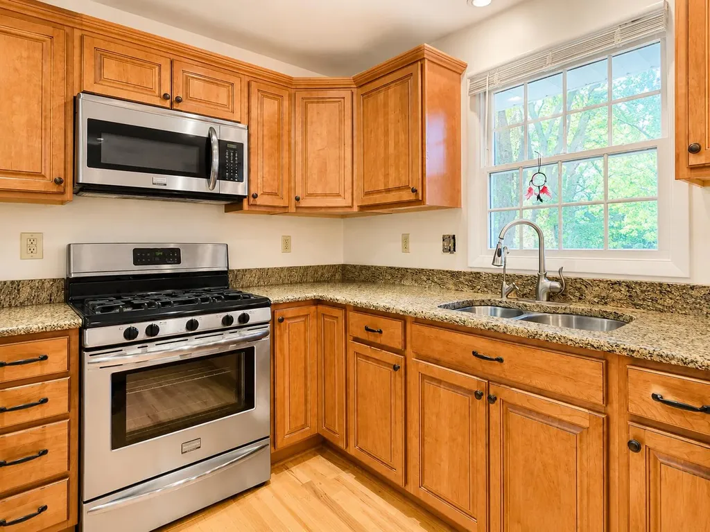 826 E Vernon Street Unknown City MI 48158