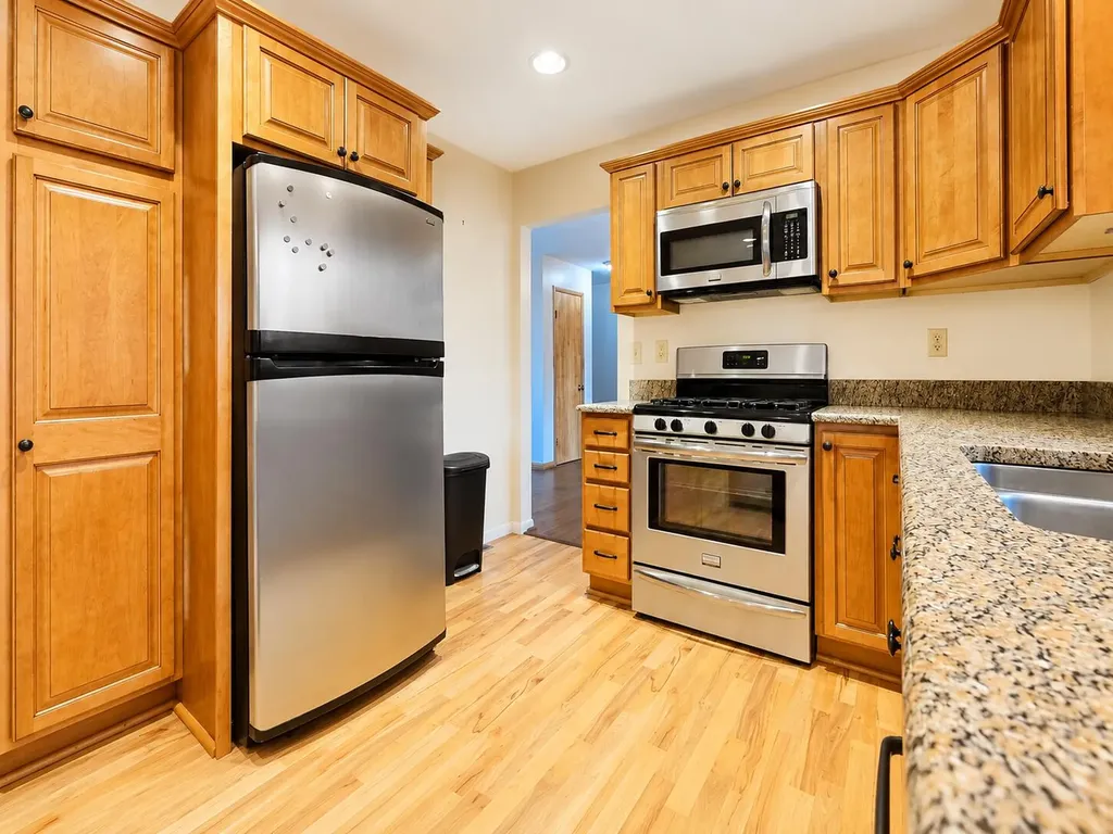 826 E Vernon Street Unknown City MI 48158