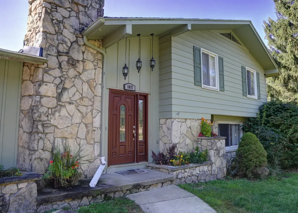 1817 S Walmont Road Summit Township MI 49203