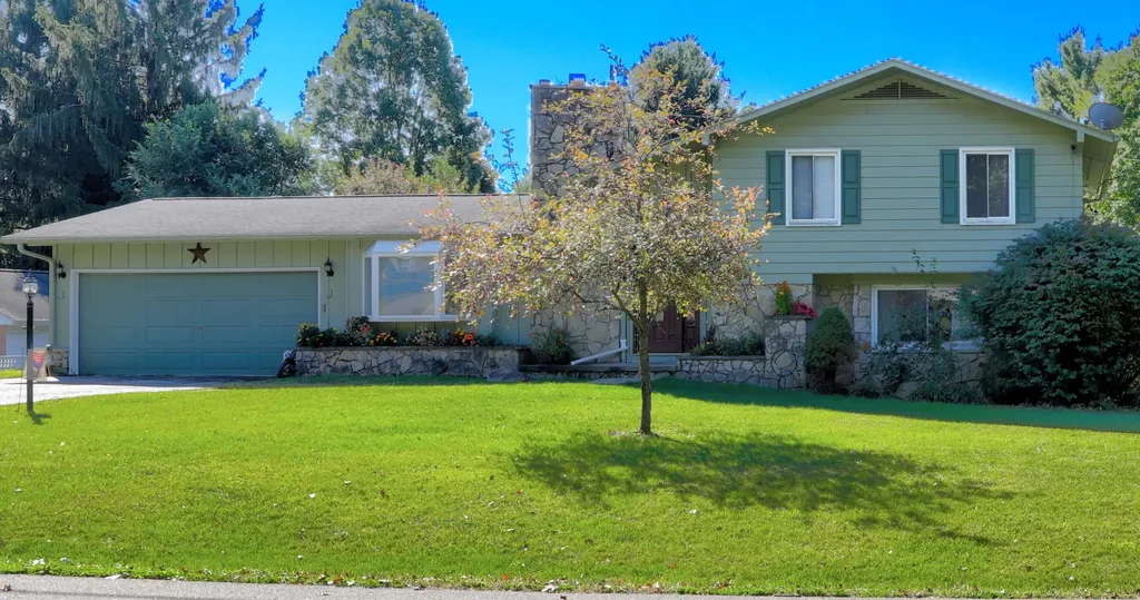 1817 S Walmont Road Summit Township MI 49203