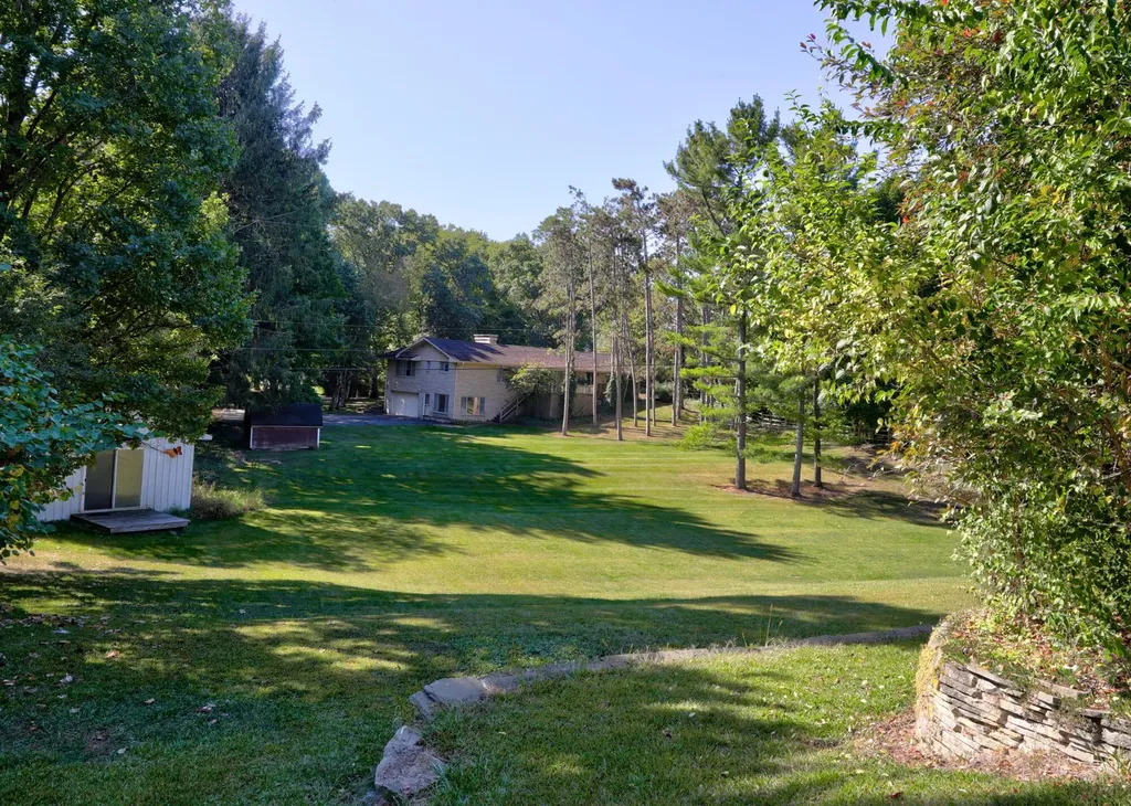 1817 S Walmont Road Summit Township MI 49203