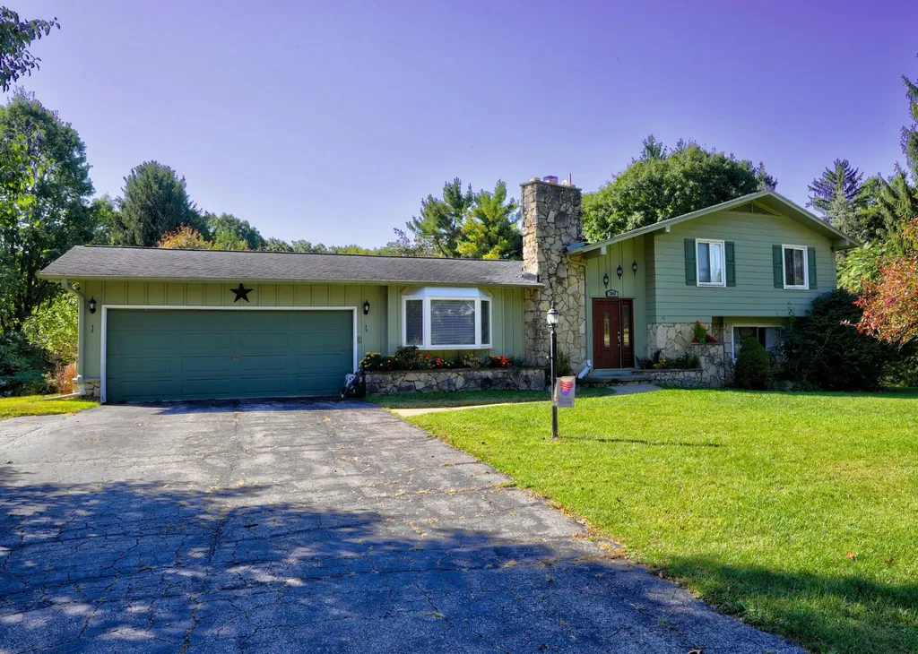 1817 S Walmont Road Summit Township MI 49203