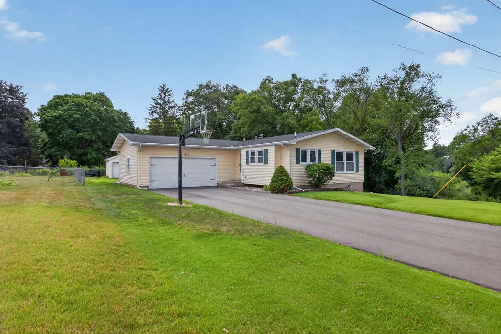 1617 Duguid Road Summit Township MI 49203
