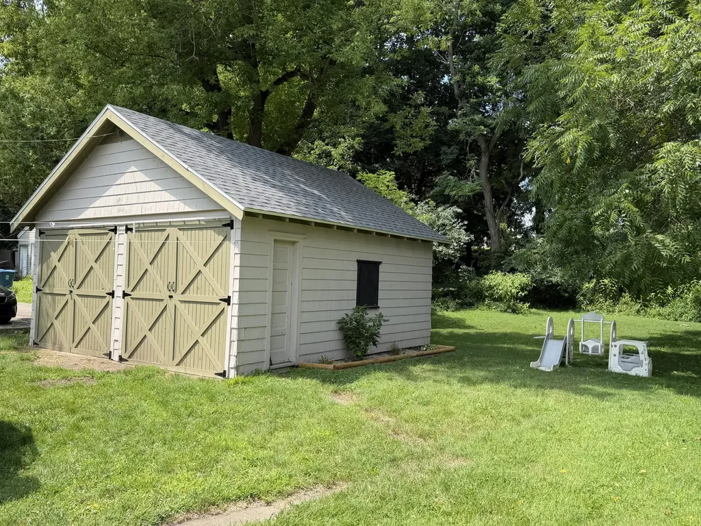 1004 S Jackson Street Jackson City MI 49203