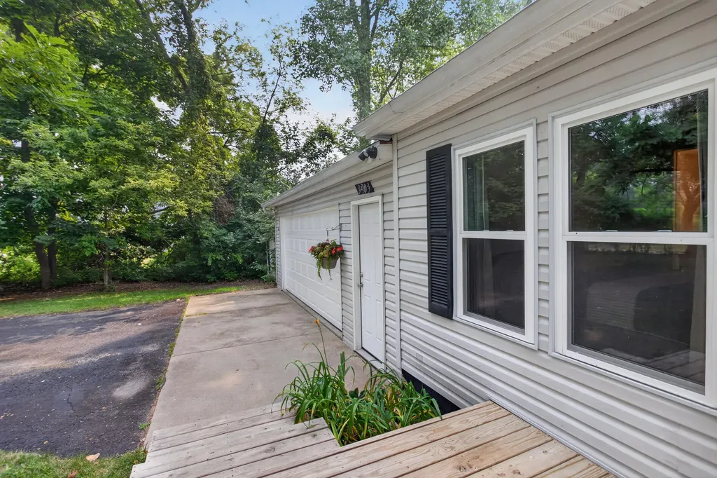 2903 Alder Street Blackman Charter Township MI 49203