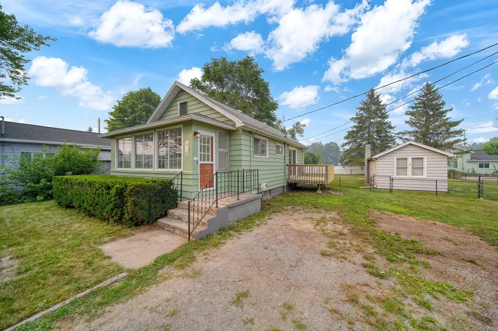 414 Napoleon Road Leoni Township MI 49254