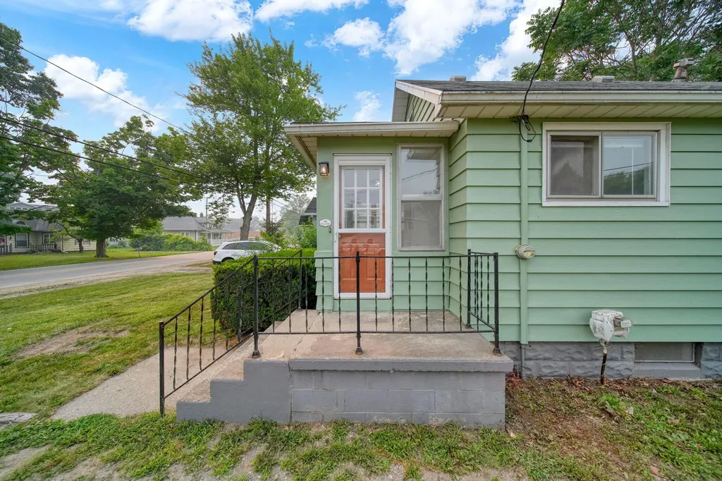 414 Napoleon Road Leoni Township MI 49254