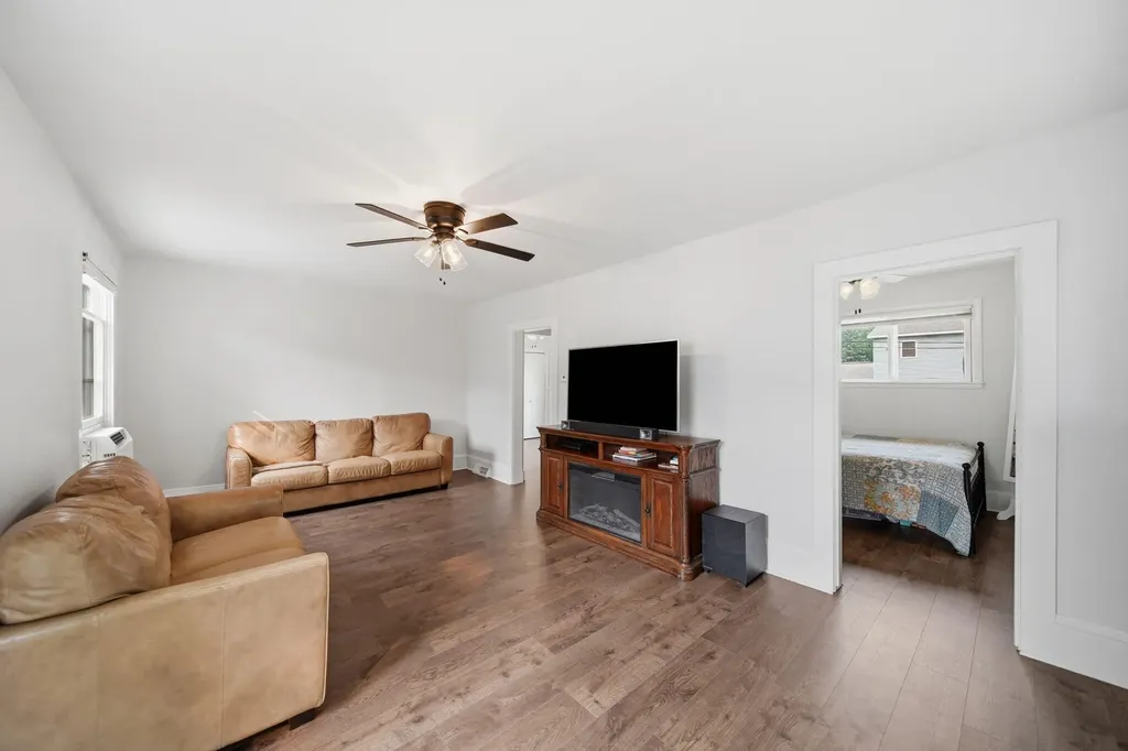 414 Napoleon Road Leoni Township MI 49254