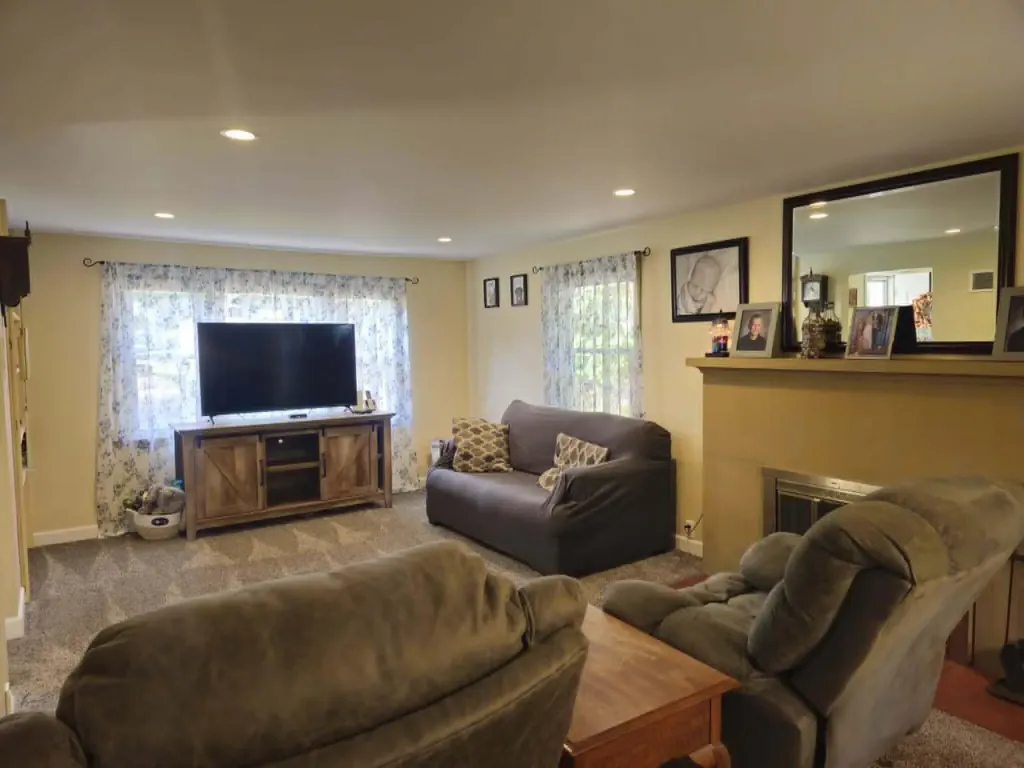 9 Armstrong Street Hillsdale City MI 49242
