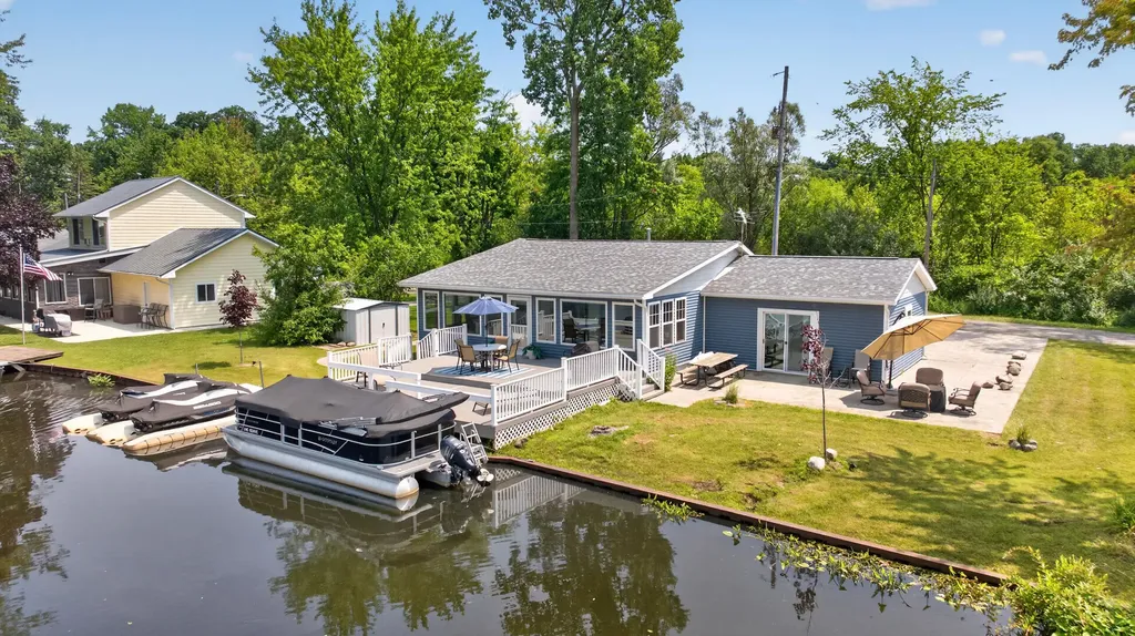 512 Cedar Street Cambridge Township MI 49230