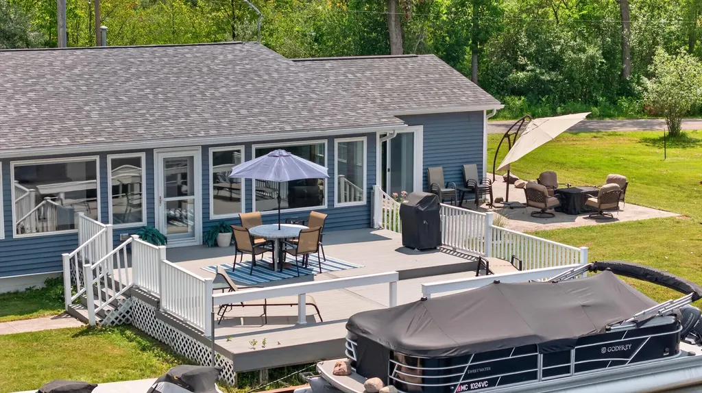 512 Cedar Street Cambridge Township MI 49230