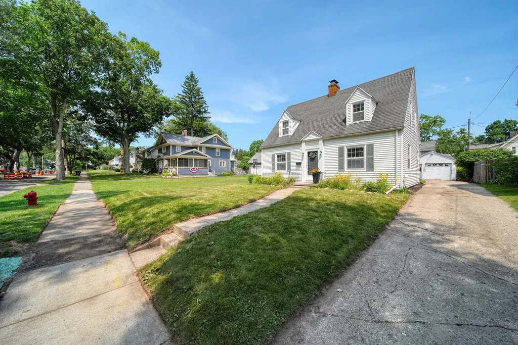 716 Woodfield Drive Jackson City MI 49203