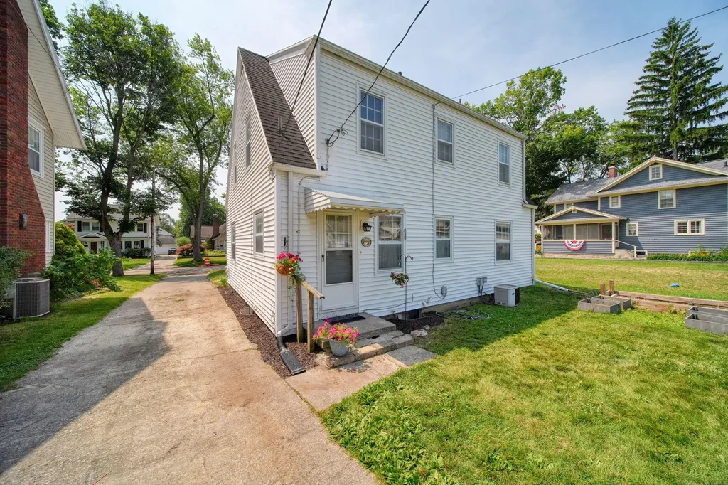 716 Woodfield Drive Jackson City MI 49203