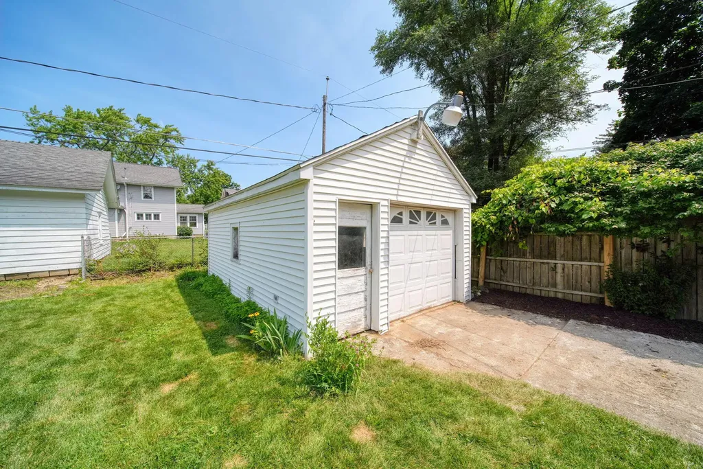 716 Woodfield Drive Jackson City MI 49203