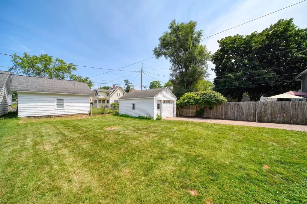 716 Woodfield Drive Jackson City MI 49203