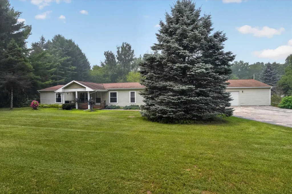 11344 Dixon Road Tompkins Township MI 49277