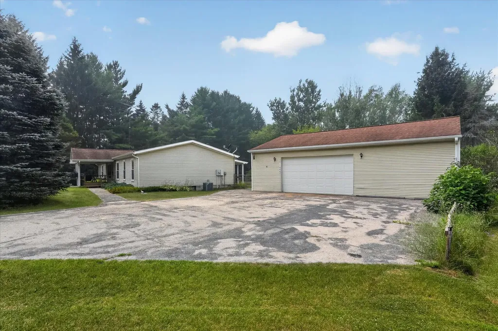 11344 Dixon Road Tompkins Township MI 49277