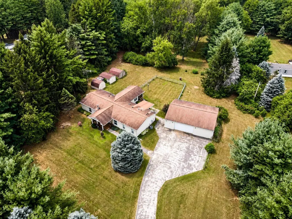 11344 Dixon Road Tompkins Township MI 49277