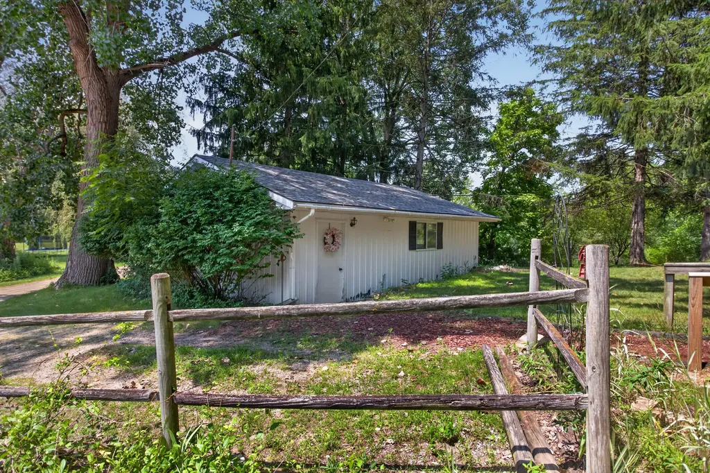 2367 Loomis Road Unknown City MI 49201