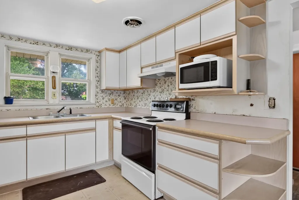 5000 Zygmunt Drive Leoni Township MI 49201