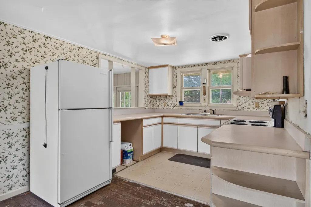 5000 Zygmunt Drive Leoni Township MI 49201