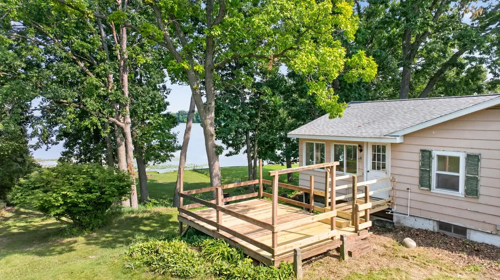 5000 Zygmunt Drive Leoni Township MI 49201