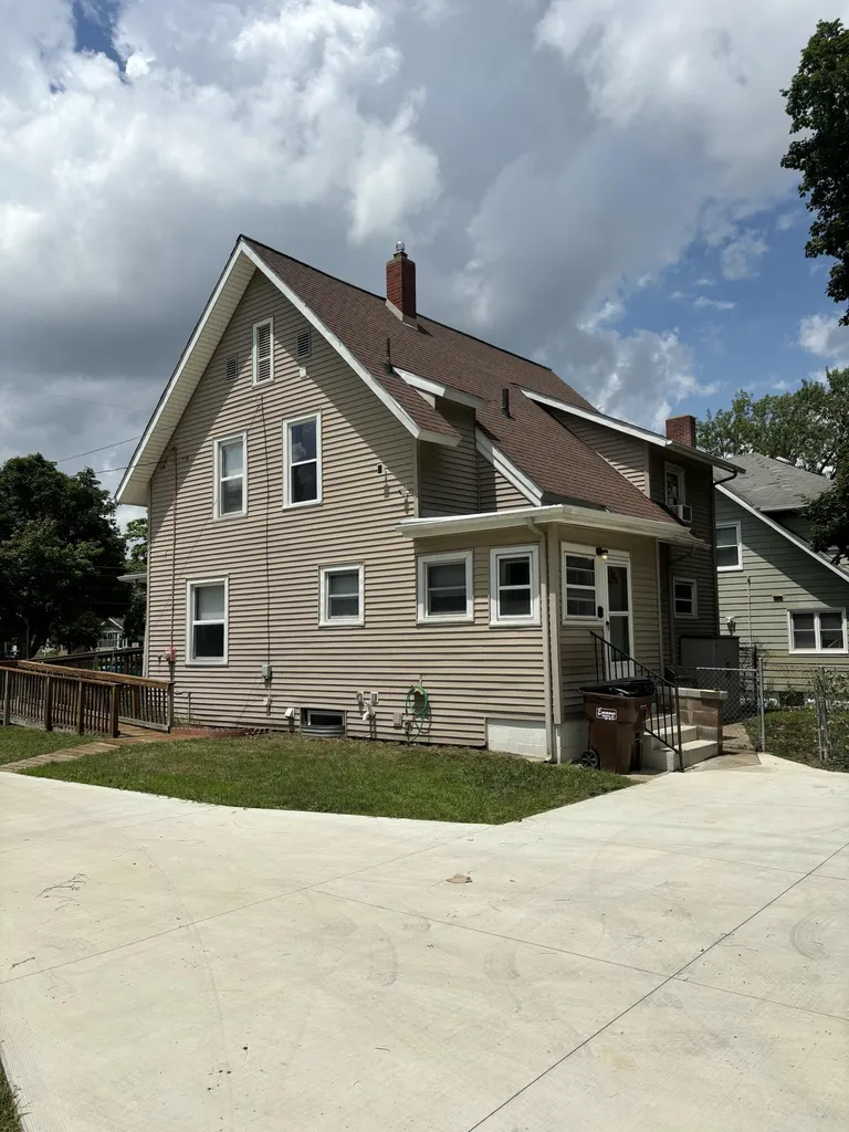 1021 Carl Breeding Way Jackson City MI 49203