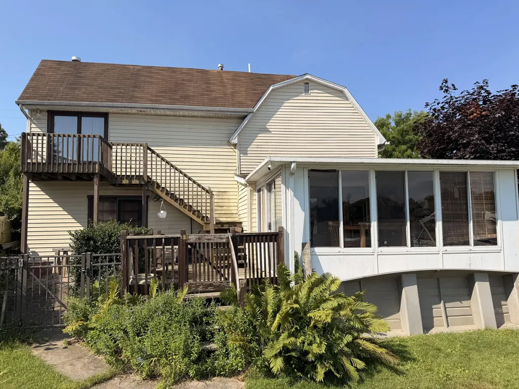 423 S Lakeside Drive Leoni Township MI 49254