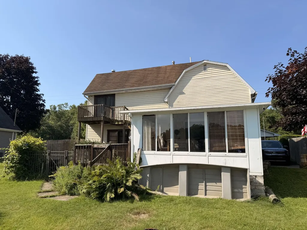 423 S Lakeside Drive Leoni Township MI 49254