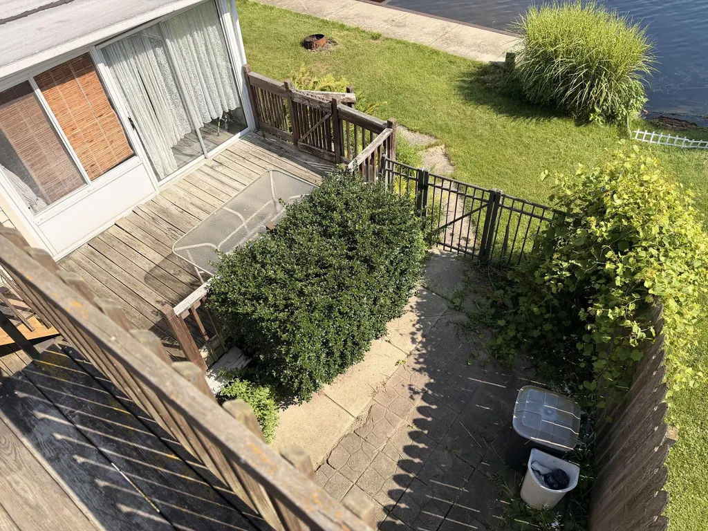 423 S Lakeside Drive Leoni Township MI 49254