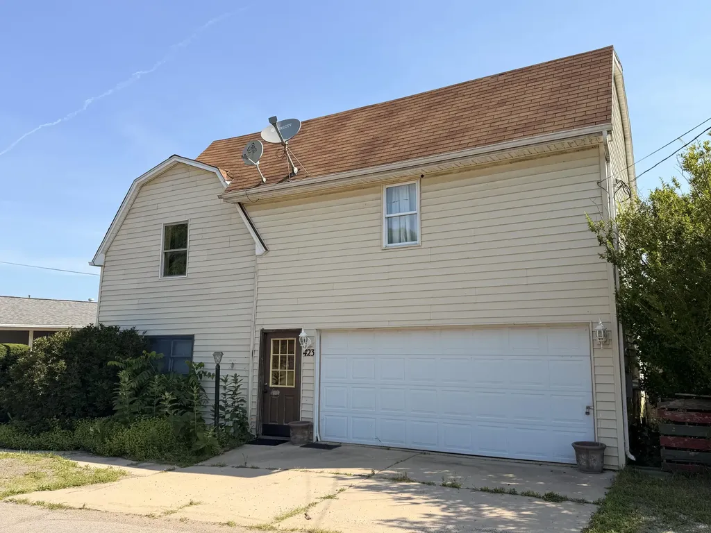 423 S Lakeside Drive Leoni Township MI 49254