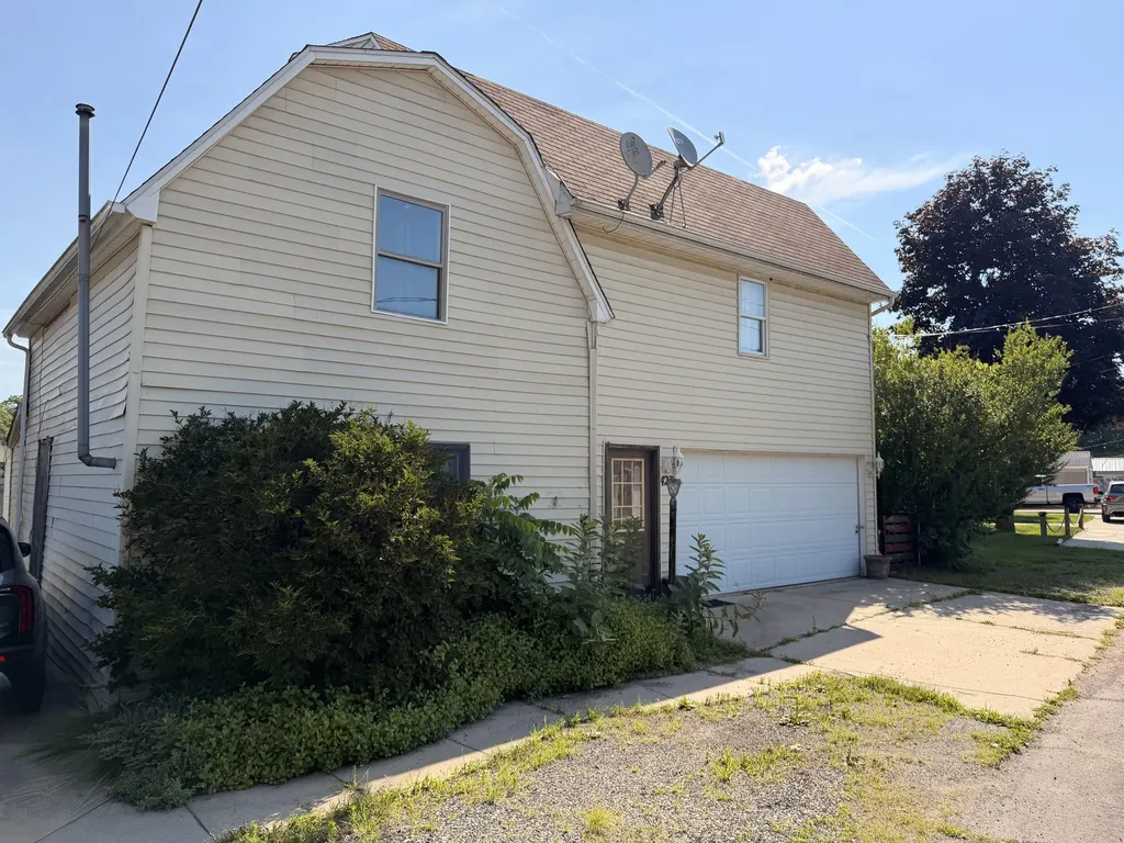 423 S Lakeside Drive Leoni Township MI 49254