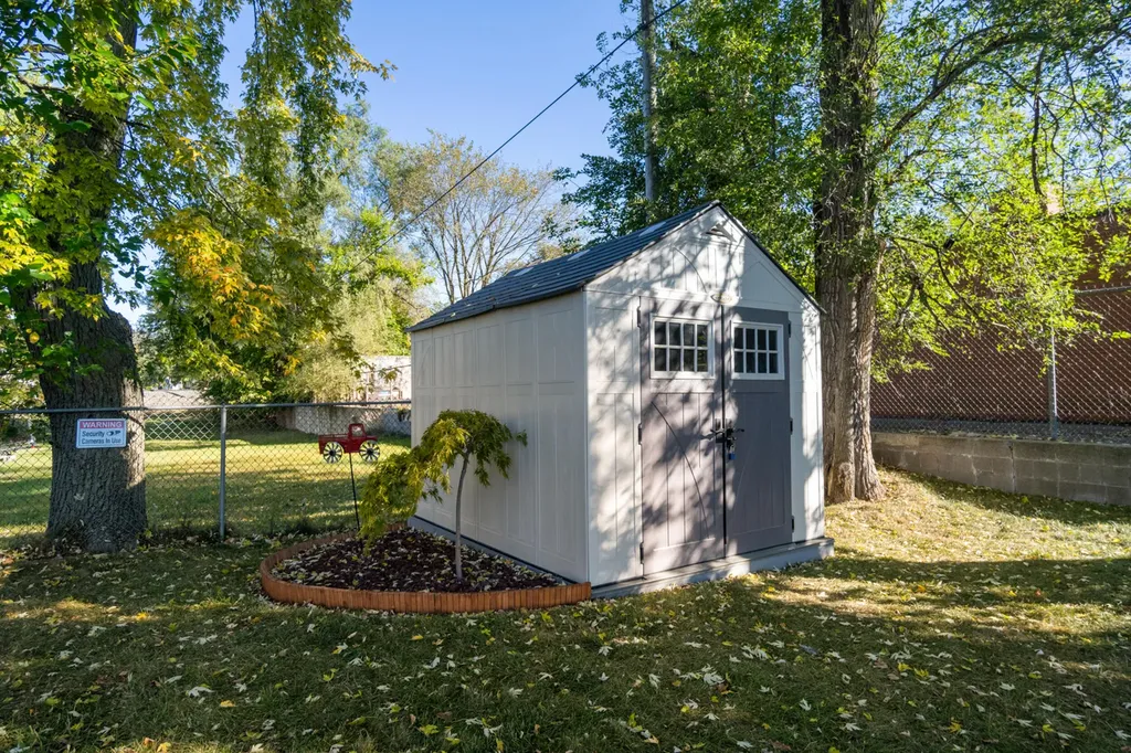 108 Grand Street Leoni Township MI 49254